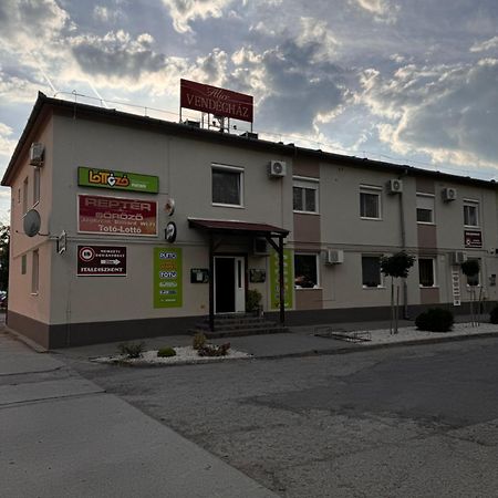 Bed and Breakfast Alice Vendeghaz Kalocsa Exterior foto